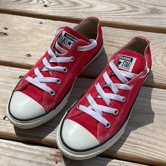 CONVERSE Sneakers- ALL STAR RED LOW TOP SNEAKER - UNISEX YOUTH Size 3 - Picture 7 of 10